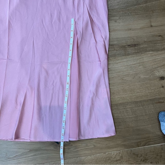 Pink satin looking dress - Picture 5 of 10